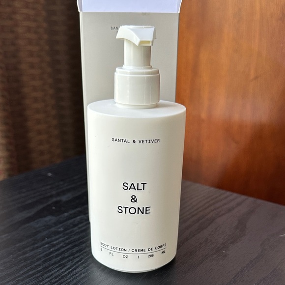 Santal & Vetiver Salt & Stone Body Lotion - Picture 8 of 10